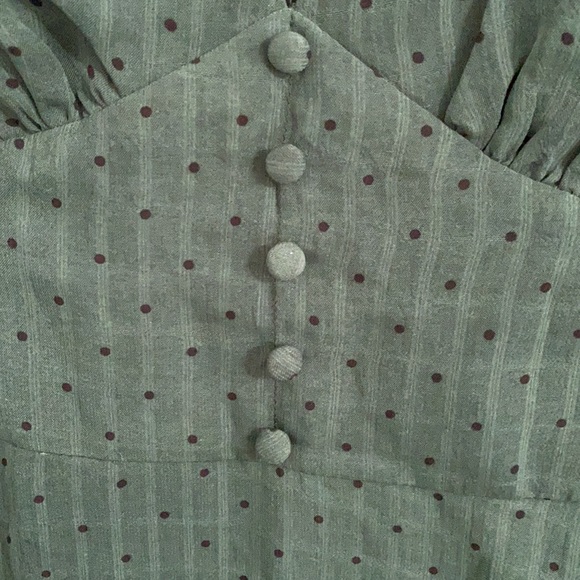 Green dress - Picture 2 of 6